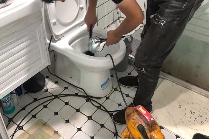 海林马桶堵塞自己疏通还是找师傅？专业上门服务让你省时更省心